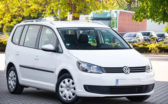 Volkswagen Touran cena 32900 przebieg: 204000, rok produkcji 2013 z Dobra małe 631